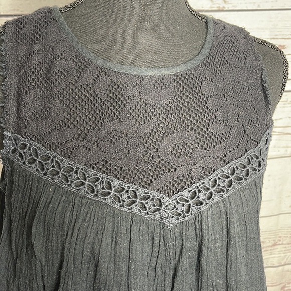 Free People Black Crocheted Neck Loose Fit Tank Sz XS! - Picture 2 of 7